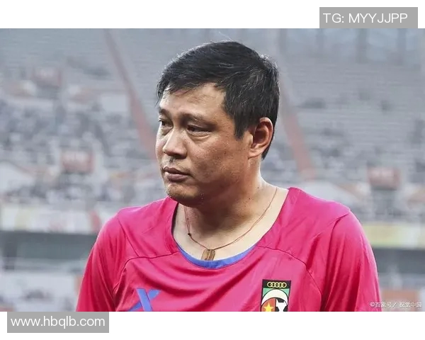 范志毅领衔香港足球明星队展现拼搏精神与团队合作魅力 范志毅领衔香港足球明星队展现拼搏精神与团队合作魅力