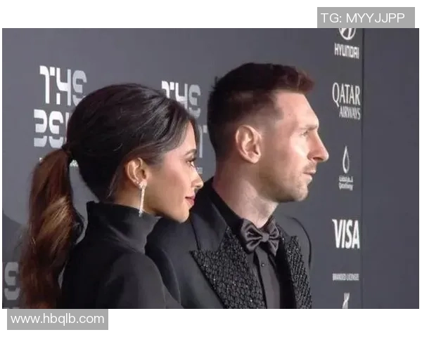 足球明星与女星同框合影引发热议网友纷纷点赞两大领域的魅力碰撞 足球明星与女星同框合影引发热议网友纷纷点赞两大领域的魅力碰撞